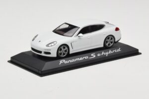 Porsche Panamera 970 S e-Hybrid White Minichamps 1:43 WAP0207200E Diecast — photo 2 of 3