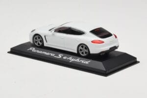 Porsche Panamera 970 S e-Hybrid White Minichamps 1:43 WAP0207200E Diecast — photo 3 of 3