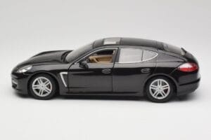Porsche Panamera Turbo 970 Black Maisto 1:18 36197 Diecast — photo 4 of 8