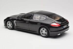 Porsche Panamera Turbo 970 Black Maisto 1:18 36197 Diecast — photo 7 of 8