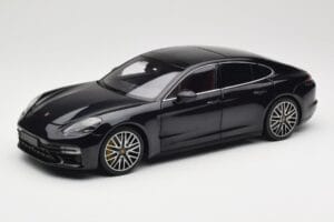 Porsche Panamera 971 Turbo S Blue Metallic Minichamps 1:18 113061075 Diecast