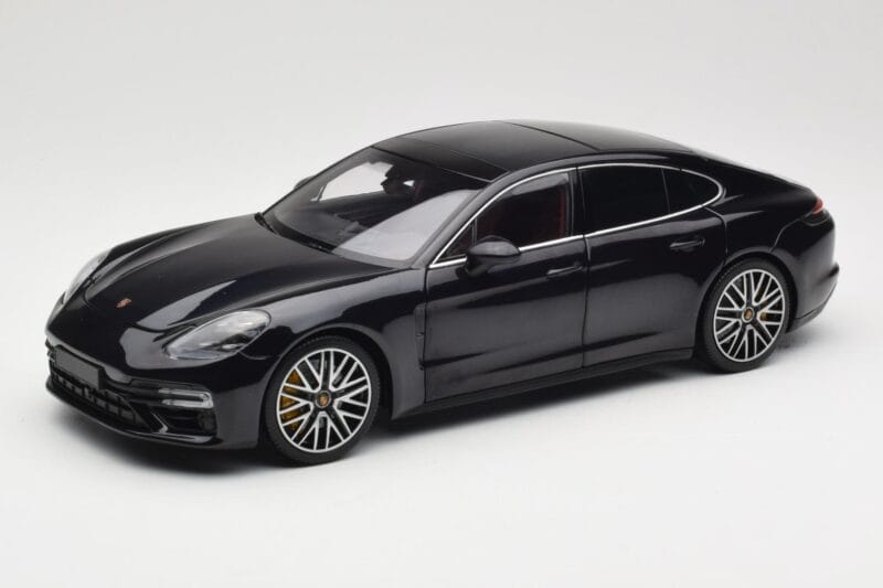 Porsche Panamera 971 Turbo S Blue Metallic Minichamps 1:18 113061075 Diecast