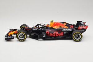 Red Bull Racing Honda RB16B #11 S. Perez Mexican GP 2021 Minichamps 1:18 110211911 Diecast — photo 3 of 6