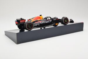 Red Bull Racing RB18 #1 M. Verstappen Winner Austin GP 2022 Minichamps 1:18 113222901 Diecast — photo 3 of 6