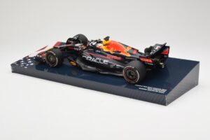 Red Bull Racing RB18 #1 M. Verstappen Winner Austin GP 2022 Minichamps 1:18 113222901 Diecast — photo 5 of 6