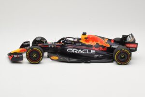 Red Bull Racing RB18 #1 M. Verstappen Winner Miami GP 2022 Minichamps 1:18 110220501 Diecast — photo 3 of 6