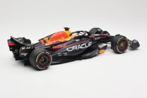 Red Bull Racing RB19 #1 M. Verstappen Winner Spanish GP 2023 Minichamps 1:18 110230801 Diecast — photo 2 of 6