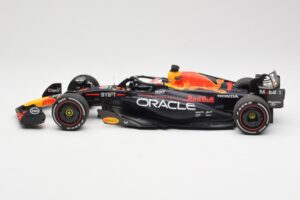Red Bull Racing RB19 #1 M. Verstappen Winner Spanish GP 2023 Minichamps 1:18 110230801 Diecast — photo 3 of 6