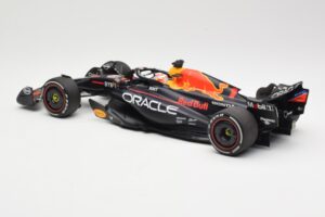 Red Bull Racing RB19 #1 M. Verstappen Winner Spanish GP 2023 Minichamps 1:18 110230801 Diecast — photo 5 of 6