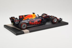 Red Bull Racing Tag Heuer RB13 #3 D. Ricciardo 3rd Place Malaysian GP 2017 Minichamps 1:18 117171503 Diecast — photo 3 of 6