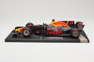 Red Bull Racing Tag Heuer RB13 #3 D. Ricciardo 3rd Place Malaysian GP 2017 Minichamps 1:18 117171503 Diecast