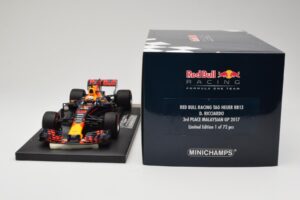 Red Bull Racing Tag Heuer RB13 #3 D. Ricciardo 3rd Place Malaysian GP 2017 Minichamps 1:18 117171503 Diecast — photo 6 of 6