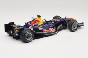 Red Bull RB1 Cosworth #15 C. Klien Red Bull Racing Showcar 2005 Minichamps 1:18 100050085 Diecast — photo 2 of 7