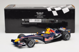 Red Bull RB1 Cosworth #15 C. Klien Red Bull Racing Showcar 2005 Minichamps 1:18 100050085 Diecast — photo 6 of 7