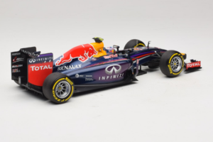 Red Bull RB10 Renault #3 D. Ricciardo Infiniti Red Bull Racing Showcar 2014 Minichamps 1:18 110140003 Diecast — photo 2 of 6