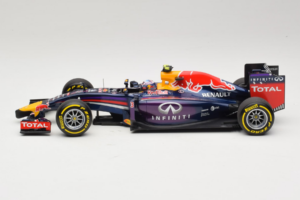 Red Bull RB10 Renault #3 D. Ricciardo Infiniti Red Bull Racing Showcar 2014 Minichamps 1:18 110140003 Diecast — photo 3 of 6