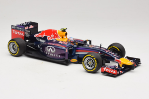Red Bull RB10 Renault #3 D. Ricciardo Infiniti Red Bull Racing Showcar 2014 Minichamps 1:18 110140003 Diecast — photo 4 of 6