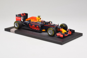 Red Bull RB12 Tag Heuer #26 D. Kvyat Red Bull Racing Showcar 2016 Minichamps 1:18 117160026 Resin — photo 4 of 7