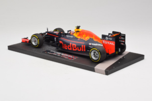 Red Bull RB12 Tag Heuer #26 D. Kvyat Red Bull Racing Showcar 2016 Minichamps 1:18 117160026 Resin — photo 5 of 7
