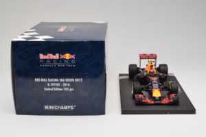 Red Bull RB12 Tag Heuer #26 D. Kvyat Red Bull Racing Showcar 2016 Minichamps 1:18 117160026 Resin — photo 6 of 7
