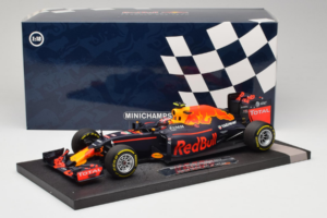 Red Bull RB12 Tag Heuer #26 D. Kvyat Red Bull Racing Showcar 2016 Minichamps 1:18 117160026 Resin — photo 7 of 7