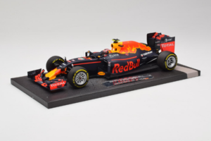 Red Bull RB12 Tag Heuer #26 D. Kvyat Red Bull Racing Showcar 2016 Minichamps 1:18 117160026 Resin — photo 2 of 7