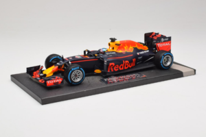 Red Bull RB12 Tag Heuer #3 D. Ricciardo Red Bull Racing Brazilian Grand Prix 2016 Minichamps 1:18 117161203 Resin — photo 2 of 6