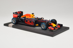 Red Bull RB12 Tag Heuer #3 D. Ricciardo Red Bull Racing Brazilian Grand Prix 2016 Minichamps 1:18 117161203 Resin — photo 4 of 6