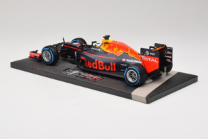 Red Bull RB12 Tag Heuer #3 D. Ricciardo Red Bull Racing Brazilian Grand Prix 2016 Minichamps 1:18 117161203 Resin — photo 5 of 6