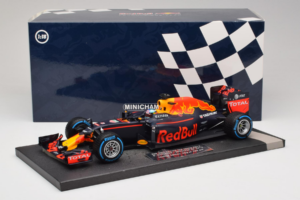 Red Bull RB12 Tag Heuer #3 D. Ricciardo Red Bull Racing Brazilian Grand Prix 2016 Minichamps 1:18 117161203 Resin — photo 6 of 6