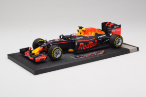 Red Bull RB12 Tag Heuer #3 D. Ricciardo Red Bull Racing Showcar 2016 Minichamps 1:18 117160003 Resin — photo 2 of 7