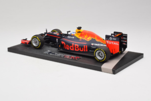 Red Bull RB12 Tag Heuer #3 D. Ricciardo Red Bull Racing Showcar 2016 Minichamps 1:18 117160003 Resin — photo 5 of 7