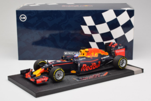 Red Bull RB12 Tag Heuer #3 D. Ricciardo Red Bull Racing Showcar 2016 Minichamps 1:18 117160003 Resin — photo 7 of 7