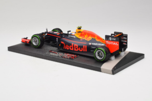 Red Bull RB12 Tag Heuer #33 M. Verstappen Red Bull Racing Showcar 2016 Minichamps 1:18 117161233 Resin — photo 5 of 7