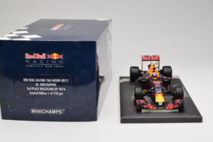 Red Bull RB12 Tag Heuer #33 M. Verstappen Red Bull Racing Showcar 2016 Minichamps 1:18 117161233 Resin — photo 6 of 7