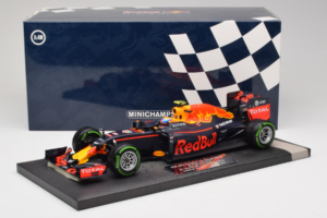 Red Bull RB12 Tag Heuer #33 M. Verstappen Red Bull Racing Showcar 2016 Minichamps 1:18 117161233 Resin — photo 7 of 7