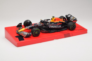 Red Bull RB18 #1 M. Verstappen Oracle Red Bull Racing Japanese Grand Prix Winner World Champion 2022 Minichamps 1:18 11322280 — photo 2 of 7