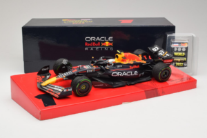 Red Bull RB18 #1 M. Verstappen Oracle Red Bull Racing Japanese Grand Prix Winner World Champion 2022 Minichamps 1:18 11322280 — photo 7 of 7
