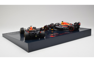 Red Bull RB19 Honda RBPT #1 M. Verstappen Oracle Red Bull Racing Qatar Grand Prix World Champion 2023 Minichamps 1:18 1122318 — photo 4 of 6