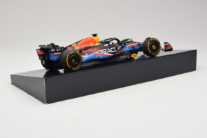 Red Bull RB19 #1 M. Verstappen Oracle Red Bull Racing United States Grand Prix Winner World Champion 2023 Minichamps 1:18 113 — photo 3 of 7