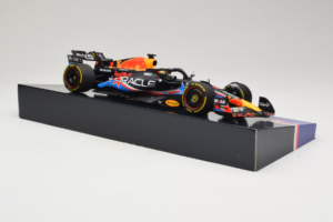Red Bull RB19 #1 M. Verstappen Oracle Red Bull Racing United States Grand Prix Winner World Champion 2023 Minichamps 1:18 113 — photo 4 of 7