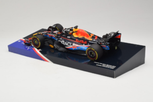 Red Bull RB19 #1 M. Verstappen Oracle Red Bull Racing United States Grand Prix Winner World Champion 2023 Minichamps 1:18 113 — photo 5 of 7