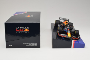 Red Bull RB19 #1 M. Verstappen Oracle Red Bull Racing United States Grand Prix Winner World Champion 2023 Minichamps 1:18 113 — photo 6 of 7