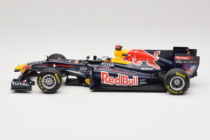 Red Bull RB7 Renault #1 S. Vettel Red Bull Racing Showcar 2011 Minichamps 1:18 110110071-1 Diecast — photo 3 of 7