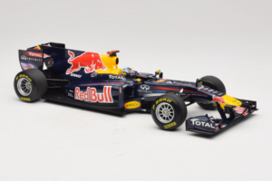 Red Bull RB7 Renault #1 S. Vettel Red Bull Racing Showcar 2011 Minichamps 1:18 110110071-1 Diecast — photo 4 of 7