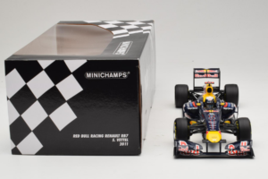 Red Bull RB7 Renault #1 S. Vettel Red Bull Racing World Champion 2011 Minichamps 1:18 110110001 Diecast — photo 6 of 6