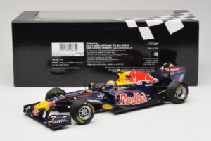 Red Bull RB7 Renault #2 M. Webber Red Bull Racing Showcar 2011 Minichamps 1:18 110110002 Diecast — photo 6 of 7