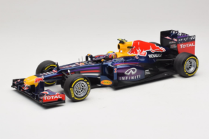 Red Bull RB9 Renault #2 M. Webber Infiniti Red Bull Racing Showcar 2013 Minichamps 1:18 110130072 Diecast