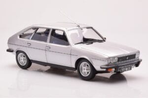 Renault 30 TX Silver Norev 1:18 185272 Diecast — photo 6 of 8