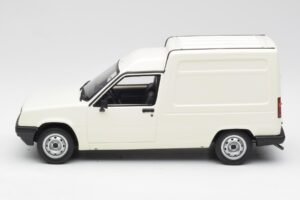 Renault Express White Otto 1:18 OT466 Resin — photo 3 of 5